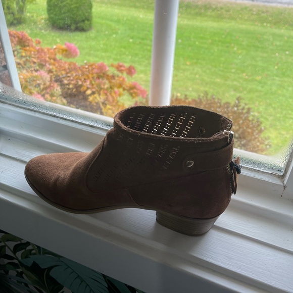 Booties 7.5 - Picture 2 of 3